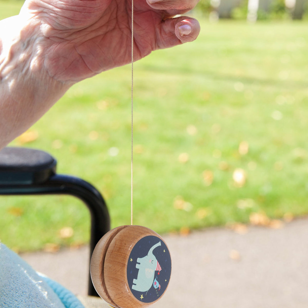 2 Pcs Classic Wood Yoyo R306333